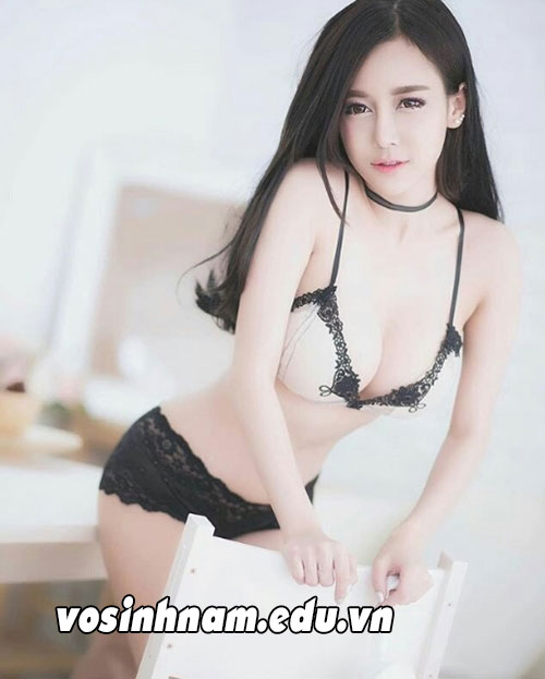 Hình girl xinh sexy khoe ngực căng hồng trên facebook